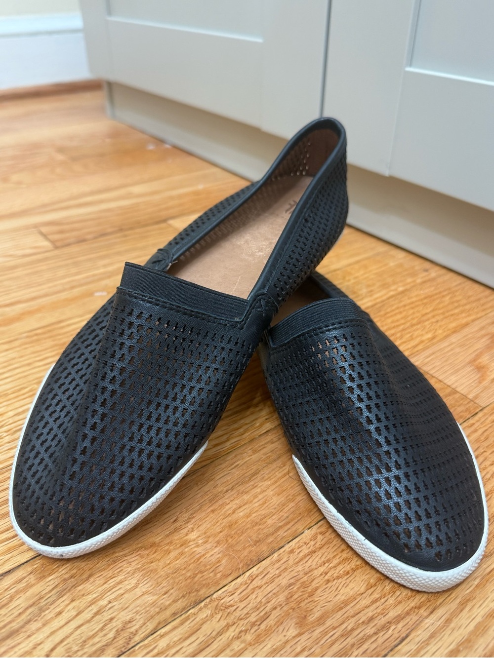 Frye 8.5 Black Perforated Leather Slip On Flats Casual Classic Modern Neutral